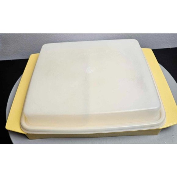 Yellow Tupperware Divided Storage with lid - Picture 3 of 7